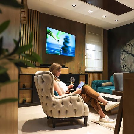 Design Apartment Platinium Spa Lux 5 Star "Havana" Completely Private Wellness & Spa Free Included Sauna & Jacuzzi & Salt Wall & Fire Place & 3D Ceilings & Business Wifi & Netflix & Keyless Code Entry & Full Smart App & Secure 2 Parking Place Ćuprija Dış mekan fotoğraf