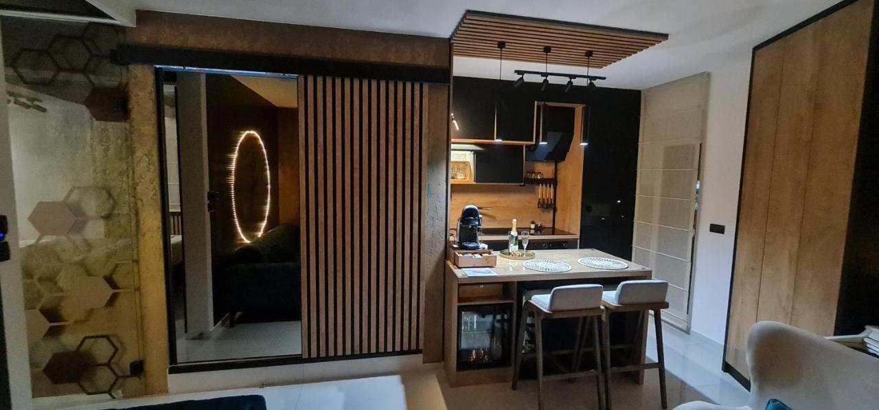 Design Apartment Platinium Spa Lux 5 Star "Havana" Completely Private Wellness & Spa Free Included Sauna & Jacuzzi & Salt Wall & Fire Place & 3D Ceilings & Business Wifi & Netflix & Keyless Code Entry & Full Smart App & Secure 2 Parking Place Ćuprija Dış mekan fotoğraf