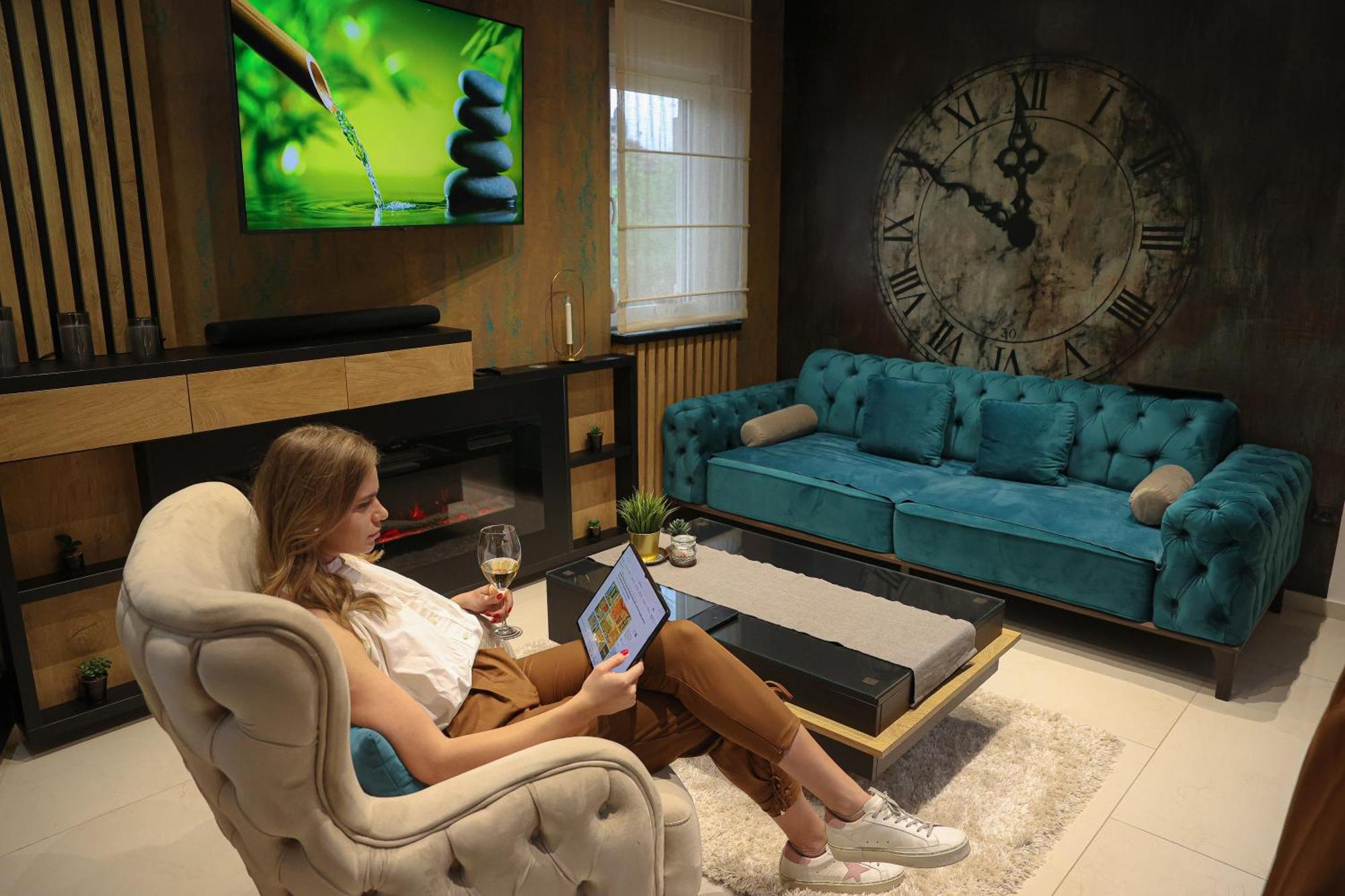 Design Apartment Platinium Spa Lux 5 Star "Havana" Completely Private Wellness & Spa Free Included Sauna & Jacuzzi & Salt Wall & Fire Place & 3D Ceilings & Business Wifi & Netflix & Keyless Code Entry & Full Smart App & Secure 2 Parking Place Ćuprija Dış mekan fotoğraf