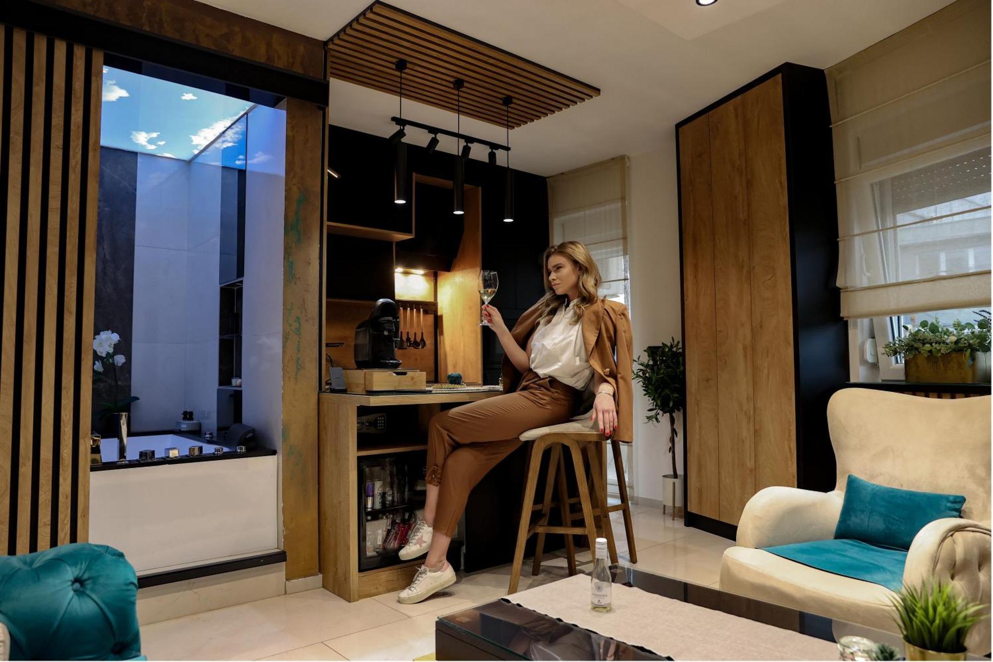 Design Apartment Platinium Spa Lux 5 Star "Havana" Completely Private Wellness & Spa Free Included Sauna & Jacuzzi & Salt Wall & Fire Place & 3D Ceilings & Business Wifi & Netflix & Keyless Code Entry & Full Smart App & Secure 2 Parking Place Ćuprija Dış mekan fotoğraf